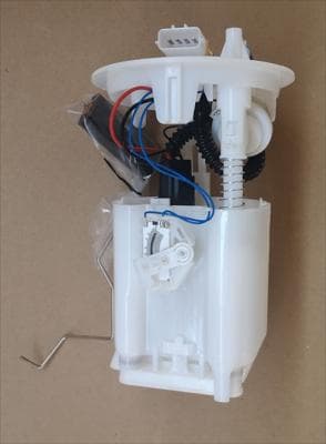 Renault Clio Fuel Pump+Gauge 1.4/6 05-13 / Clio Mk4. image 1